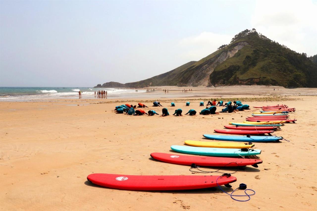 Llanes Surfcamp & Hostel Exteriör bild